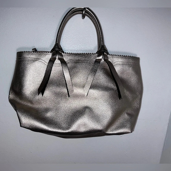 Victoria’s Secret, all gold pebble finish lined satchel w/ gold top zip closure - Picture 2 of 10